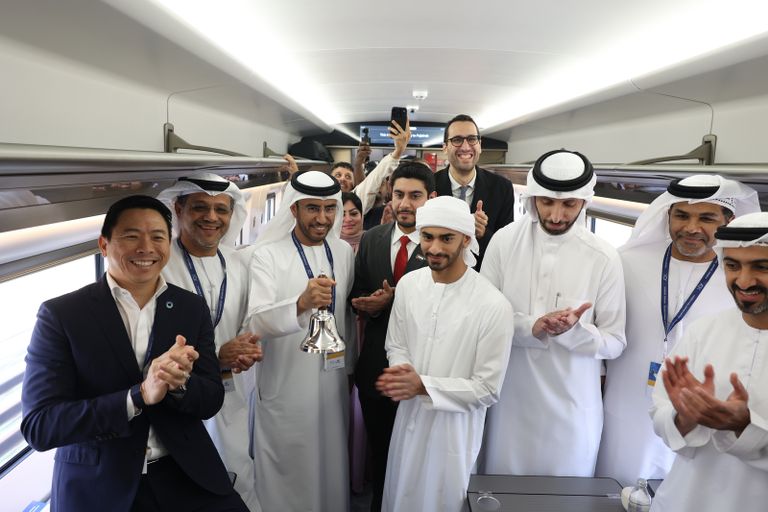 إنجاز عالمي من أبوظبي.. أول جرس تداول يُقرع داخل قطار متحرك - صورة 4