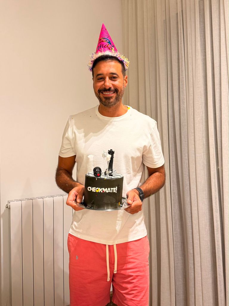أول عيد ميلاد لأحمد السعدني بعد زواجه أحمد السعدني يحتفل بأول عيد ميلاد بعد زواجه من ميرنا الهلباوي (صور) - صورة 2