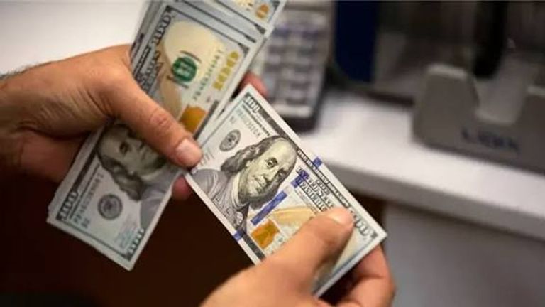 سعر الدولار في مصر يقفز 30 قرشا دفعة واحدة.. الجنيه يتراجع في البنك الأهلي سعر الدولار في مصر يقفز 57 قرشا دفعة واحدة.. تخطى 51 جنيها في البنك الأهلي - صورة 1