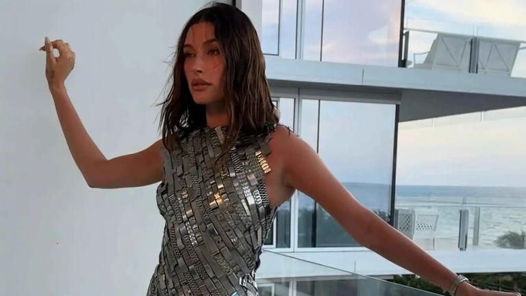 عارضة الأزياء الأمريكية هايلي بيبر هايلي بيبر تكشف سر تغيير روتينها الرياضي بعد الأمومة - صورة 1