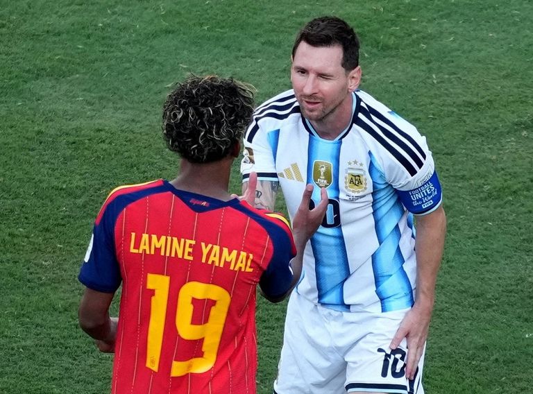 غمزة وحضن.. ماذا فعل يامال مع ميسي بعد نهائي كأس العالم 2026؟ (فيديو وصور) - صورة 2