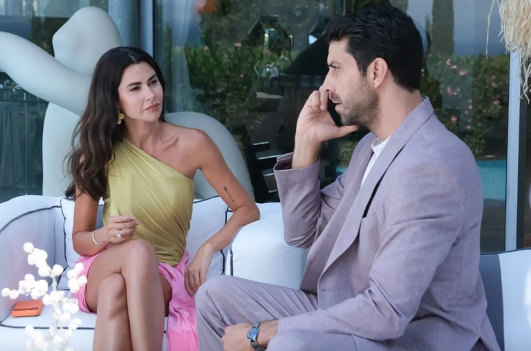مسلسل «ما زلت في السابعة عشر» الحلقة 8.. أمسية خيرية تهدد عائلة أكايا - صورة 1