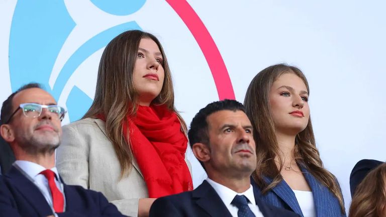 حضور ملكي في نهائي كأس العالم 2026 ولية عهد إسبانيا تتألق في نهائي مونديال 2026 بإطلالة مستوحاة من ألوان المنتخب - صورة 1