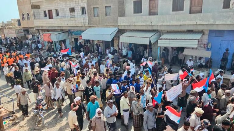 مسيرات شعبية راجلة دعما لـ«الانتقالي» بـ11 مديرية جنوب اليمن - صورة 2