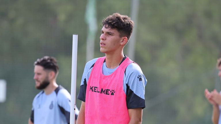 مرشح لإنهاء أزمة الدفاع في منتخب الجزائر.. من هو وسيم قداري؟ - صورة 2