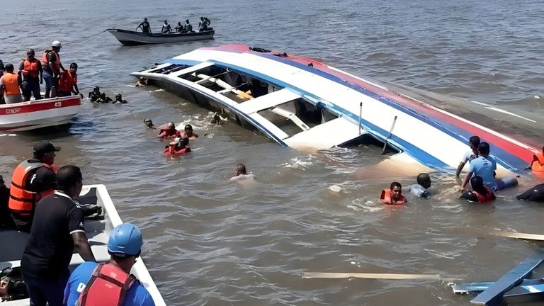 تحقيق رسمي بعد غرق عبارة في سواحل غويانا أودى بحياة 27 شخصًا - صورة 1