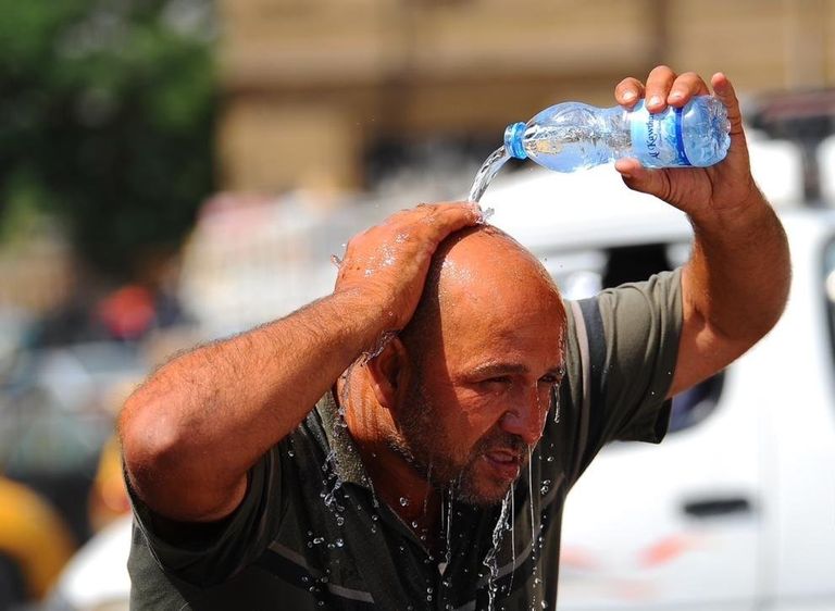 بسبب موجة الحر في العراق.. تشديد الرقابة على العمل تحت &laquo;أشعة الشمس&raquo; - صورة 1