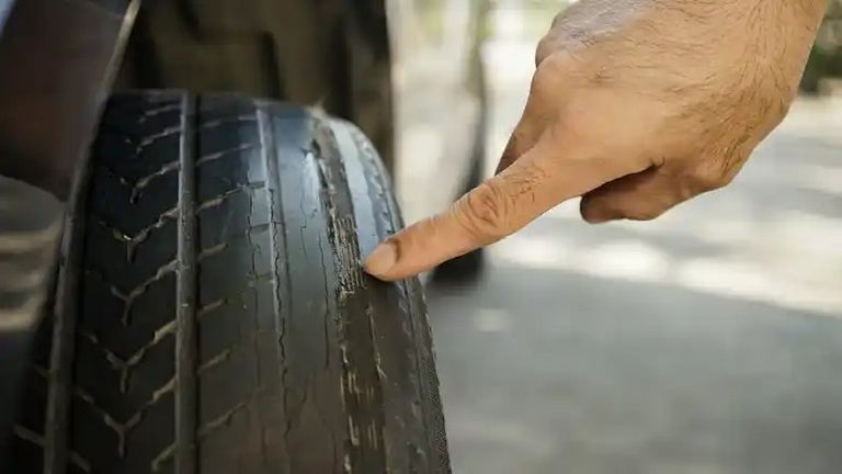 ما هي أشكال تآكل الإطارات وكيفية فحصها؟ أسباب تآكل إطارات السيارة.. أبرز العلامات وطرق الوقاية وإطالة عمر الكاوتش - صورة 3