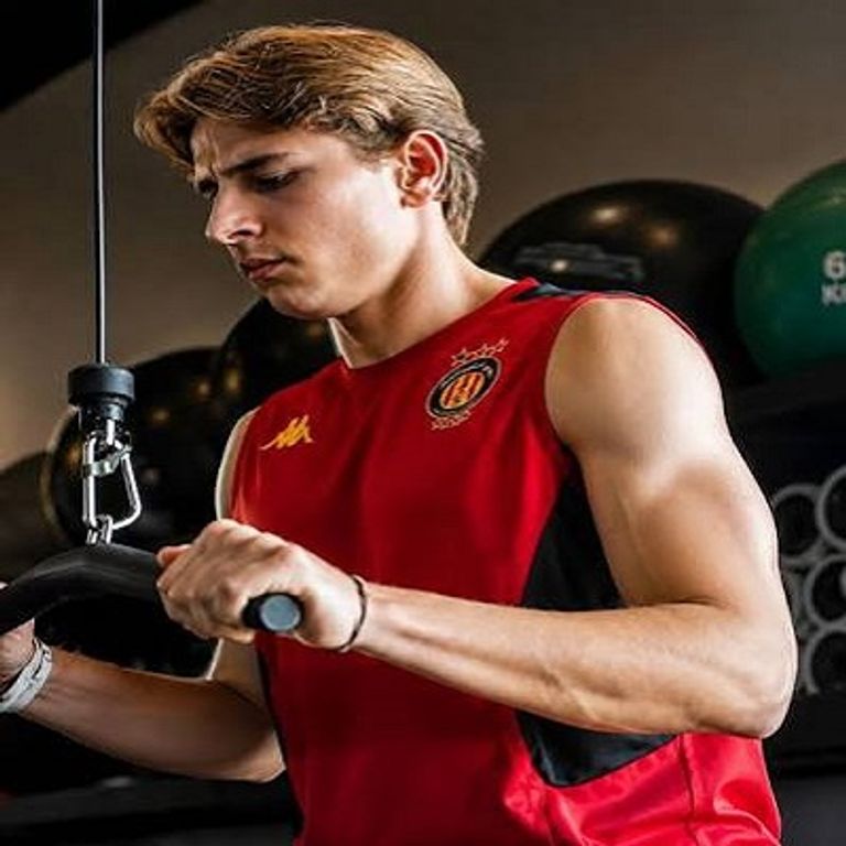 فاسيلي ميستراليه من أوروبا إلى الدوري التونسي.. 3 حلول لأزمة الظهير الأيسر في الترجي - صورة 2
