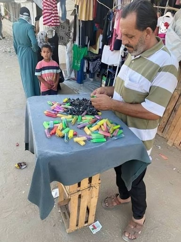 في مخيمات غزة.. كيف أصبحت &laquo;ولاعة السجائر&raquo; شريان حياة - صورة 1