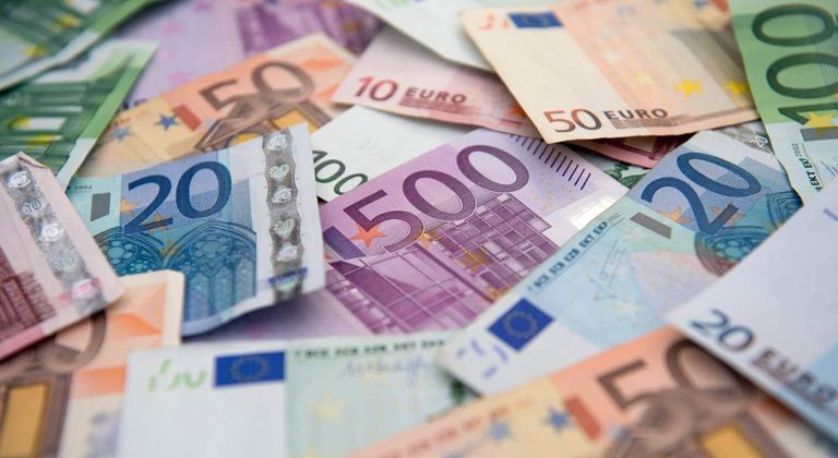 الجنيه المصري يتلقى دفعة أوروبية.. 1.5 مليار يورو تعزز قوة العملة أمام الدولار - صورة 1