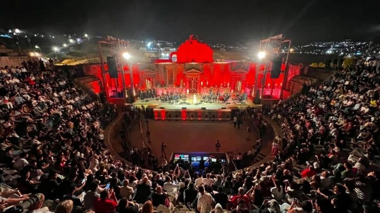 افتتاح استثنائي لمهرجان جرش.. ماجدة الرومي تفاجئ الجمهور بـ4 أغنيات جديدة - صورة 1