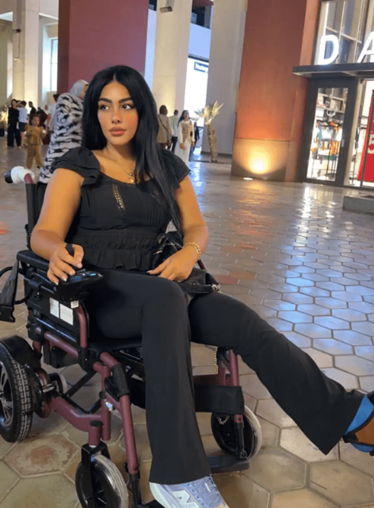 نرمين ماهر تظهر على كرسي متحرك - صورة 1