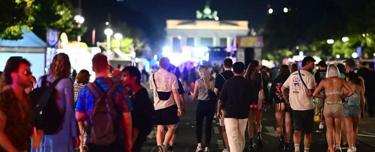 قتيل وجرحى بحادث دهس خلال فعالية لـ&laquo;المثليين&raquo; في برلين - صورة 1