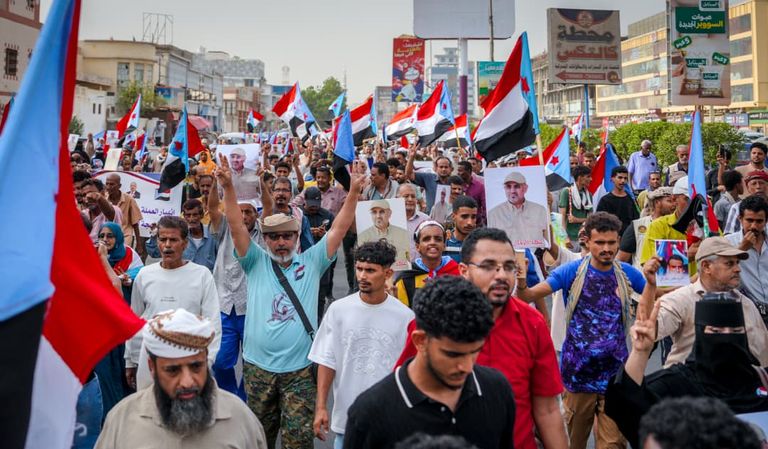 آلاف يتظاهرون في جنوب اليمن رفضا لـ&laquo;أخونة&raquo; المؤسسات الحكومية (صور) - صورة 4