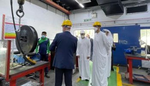 الدكتور سلطان بن أحمد الجابر خلال زيارته لمقر  مقر شركة 