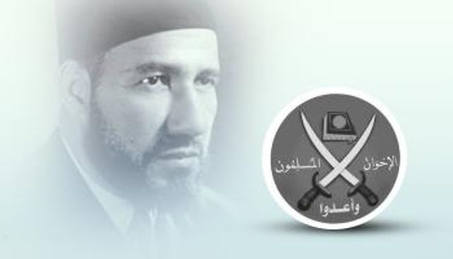 شعار جماعة الإخوان وصورة مؤسسها حسن البنا