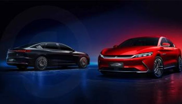 سيارات تسلا وبي واي دي الكهربائية