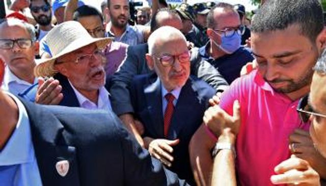 راشد الغنوشي أمام أحد مراكز التحقيق معه - أرشيفية