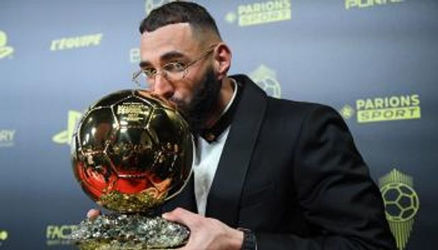 كريم بنزيما صاحب جائزة الكرة الذهبية