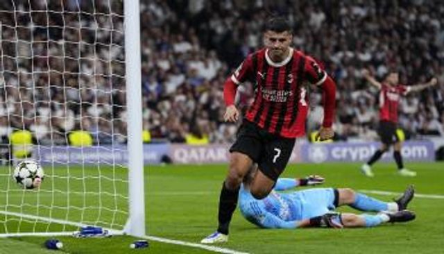 ألفارو موراتا مهاجم ميلان الإيطالي