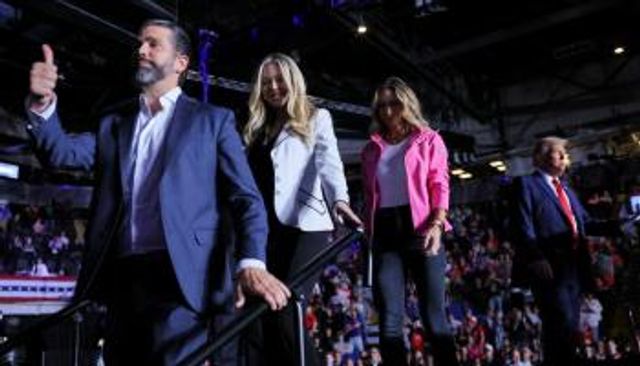 أبناء ترامب على منصة إعلانه فوزه في الانتخابات الرئاسية