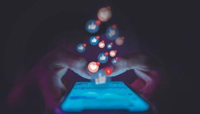 استخدام منصات التواصل الاجتماعي