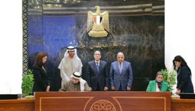 جانب من توقيع مذكرات التفاهم - وام