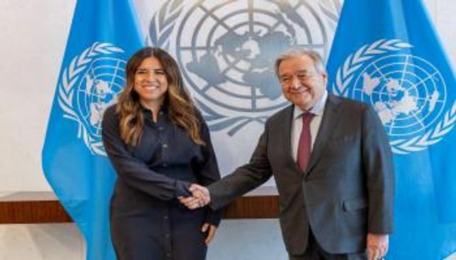 غوتيريش مع المندوبة الدائمة لدولة الإمارات لدى الأمم المتحدة