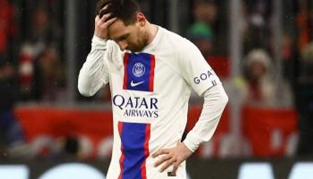 ليونيل ميسي بقميص باريس سان جيرمان
