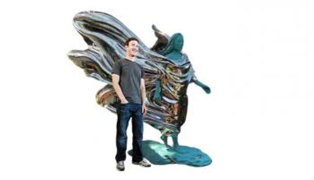 مارك زوكربيرغ مع التمثال الهدية 