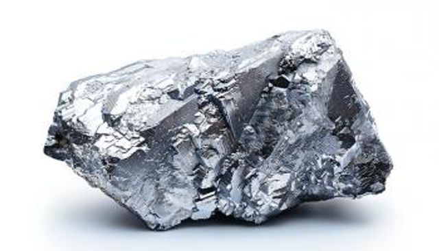 الفضة تلمع وسط العواصف