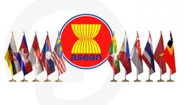أعلام الدول المشاركة في قمة آسيان بماليزيا