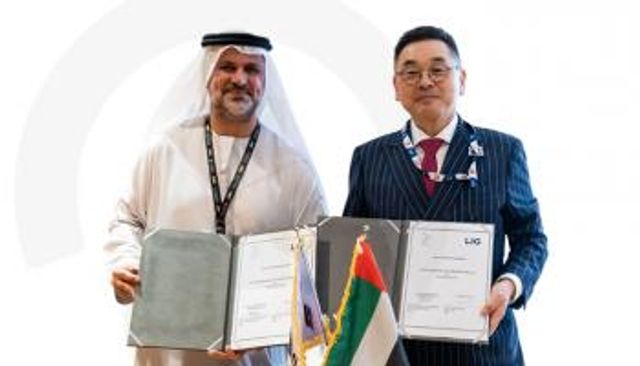 جانب من توقيع الشراكة 