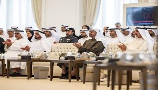 الشيخ محمد بن زايد آل نهيان رئيس دولة الإمارات يشهد جلسة حول «الذكاء الاصطناعي»