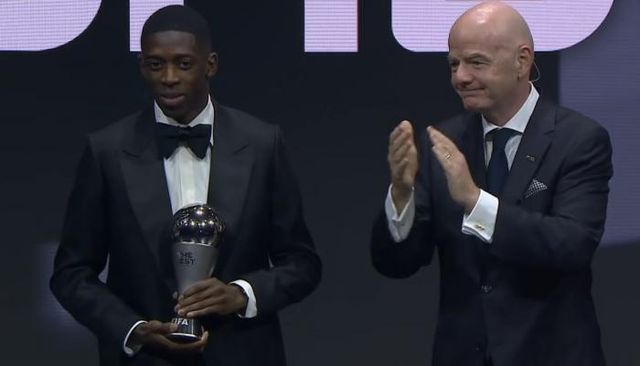 الأحمد يدفع الإرهابي أرضا بعدما تمكن من سحب سلاحه