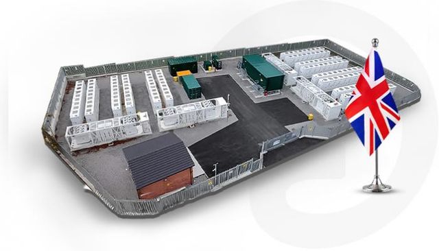 الأحمد يدفع الإرهابي أرضا بعدما تمكن من سحب سلاحه