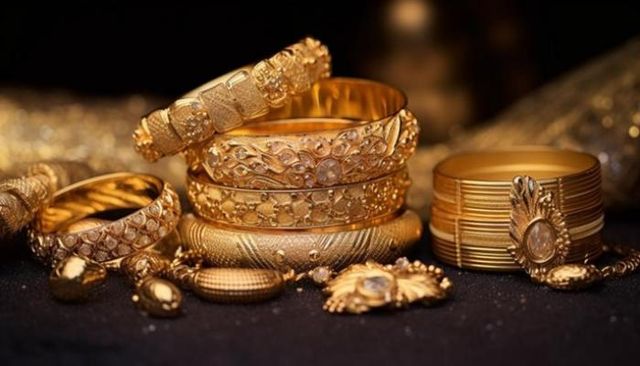 الأحمد يدفع الإرهابي أرضا بعدما تمكن من سحب سلاحه