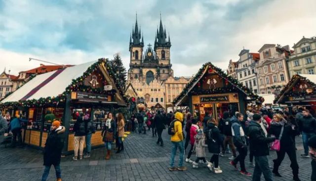 خوان لابورتا رئيس نادي برشلونة