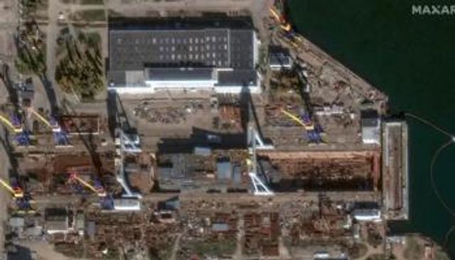 حاملة من فئة إيفان روغوف قيد الإنشاء (صور شركة مكسار للأقمار الصناعية)