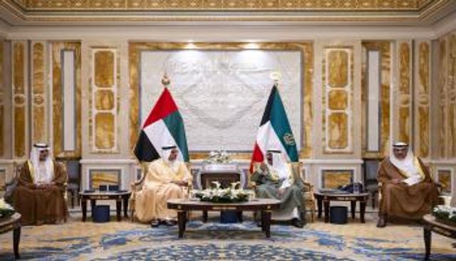 أمير الكويت يستقبل الشيخ منصور بن زايد آل نهيان