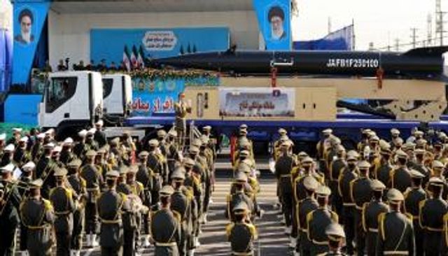 صاروخ «فاتح» خلال عرض عسكري سنوي في طهران