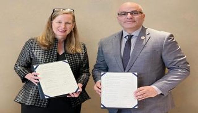 جانب من توقيع البيان المشترك