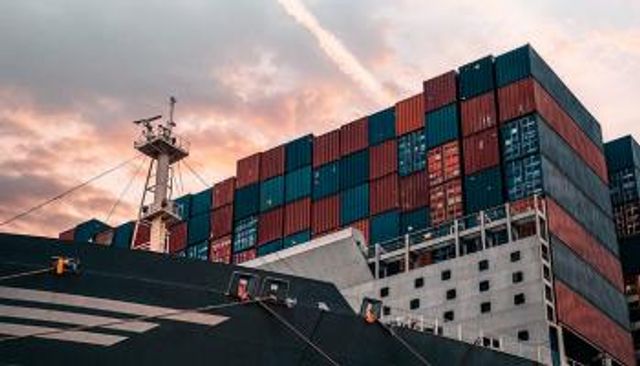 القطاع البحري ركيزة أساسية في اقتصاد الإمارات