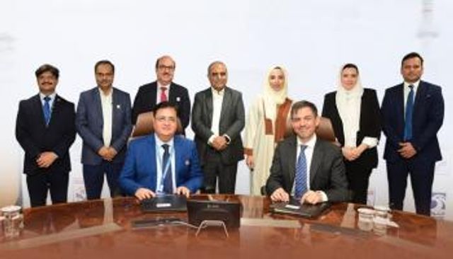 جانب من توقيع الاتفاقية