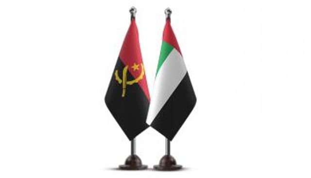 علما دولتي الإمارات وأنغولا