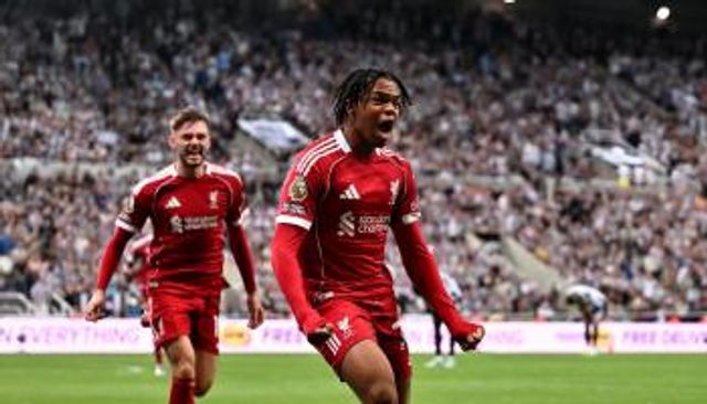 ريو نغوموها يحتفل بهدف ليفربول القاتل