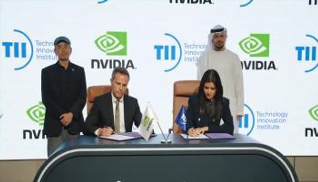 جانب من توقيع الاتفاق 