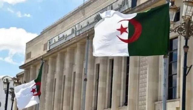 «تعديل الأصفار وإبراز الهوية».. الكشف عن العملة السورية الجديدة