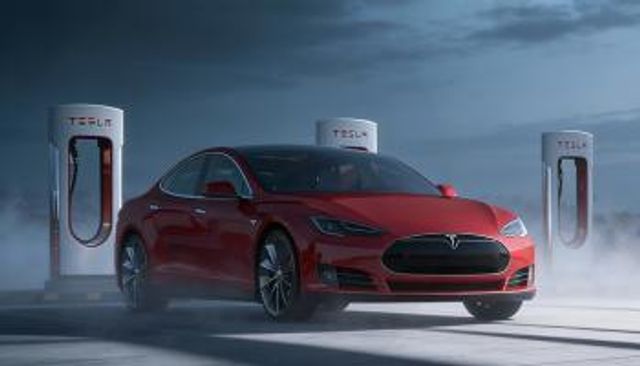 تسلا تفقد تاج السيارات الكهربائية